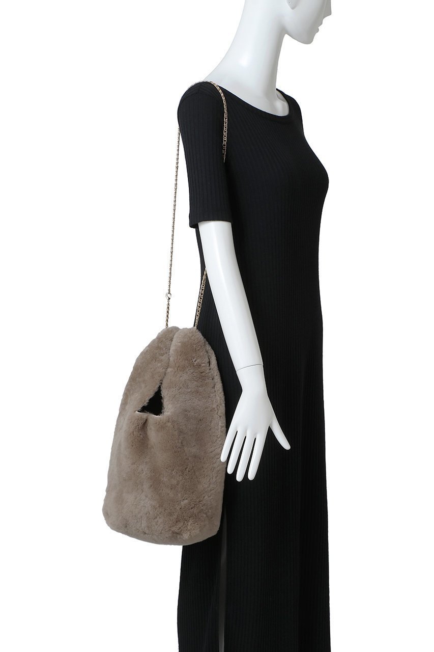 【ウィムガゼット/Whim Gazette】のメリノムートンチェーンバッグ 人気、トレンドファッション・服の通販 founy(ファニー) 　ファッション　Fashion　レディースファッション　Fashion for Women　バッグ　Bags　エレガント 上品　Elegant　シンプル　Simple, Minimal　チェーン　Chain, Chain Strap　フォルム　Silhouette, Form　ムートン　Shearling, Mouton　other-2|ID: prp329100004650910 ipo3291000000035967093