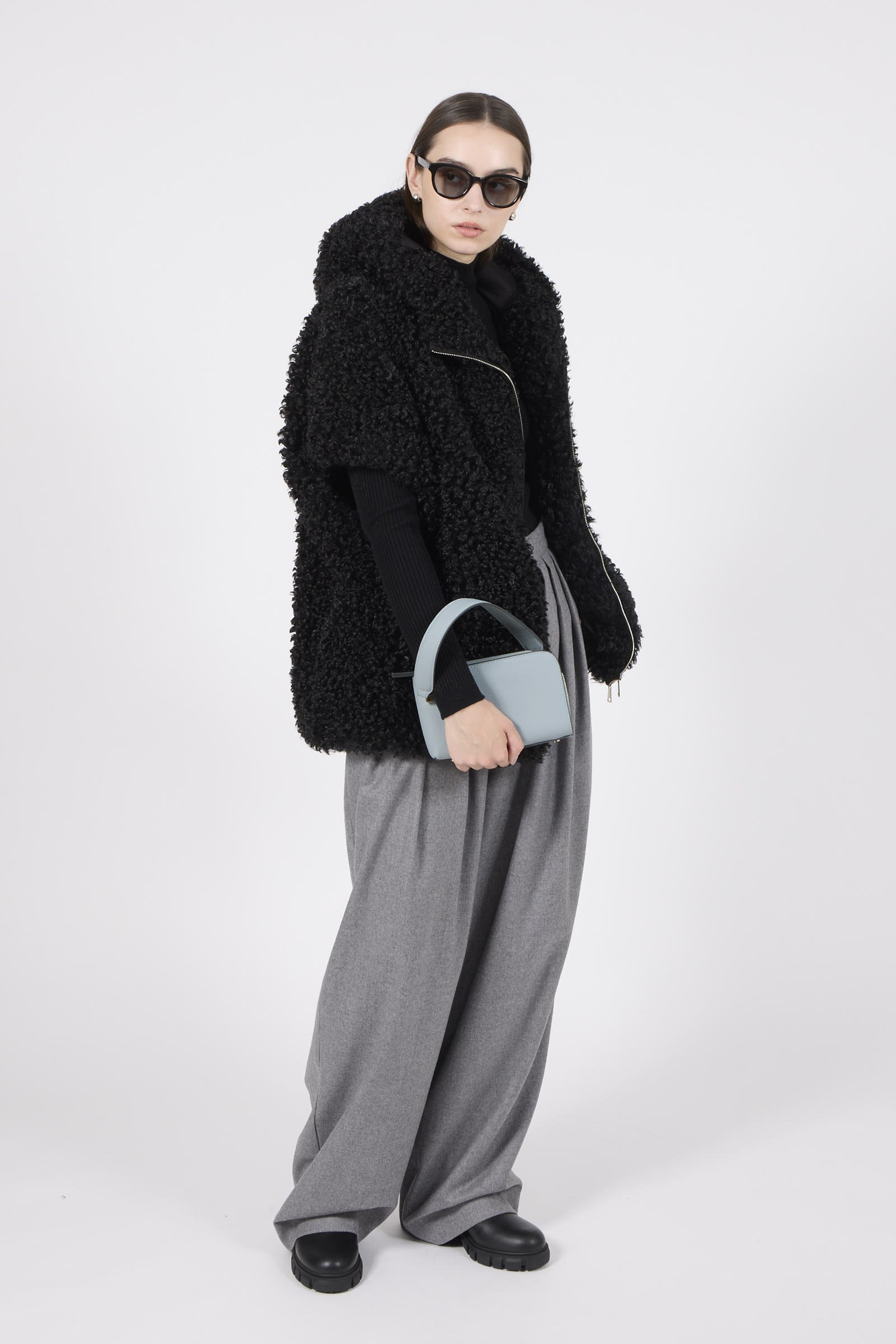 【リナージオ/LIGNAGGIO】の【ELLE SHOP限定】巻き毛フェイク フレンチスリーブ フードジレ 人気、トレンドファッション・服の通販 founy(ファニー) 　ファッション　Fashion　レディースファッション　Fashion for Women　アウター　Coat / Outerwear Collection　レディースジャケット・軽アウター　Jackets　ジャケット　Jacket, Outerwear　スリーブ　Sleeve, Long Sleeve / Short Sleeve　ダウン　Down, Puffer　デニム　Denim, Jeans Material　フェイク　Faux, Fake　フェイクファー　Faux Fur, Imitation Fur　フレンチ　French, French Style　ベスト　Vest, Waistcoat　リュクス　Luxury, Elegant, High-End, Chic　other-8|ID: prp329100004651009 ipo3291000000033602843