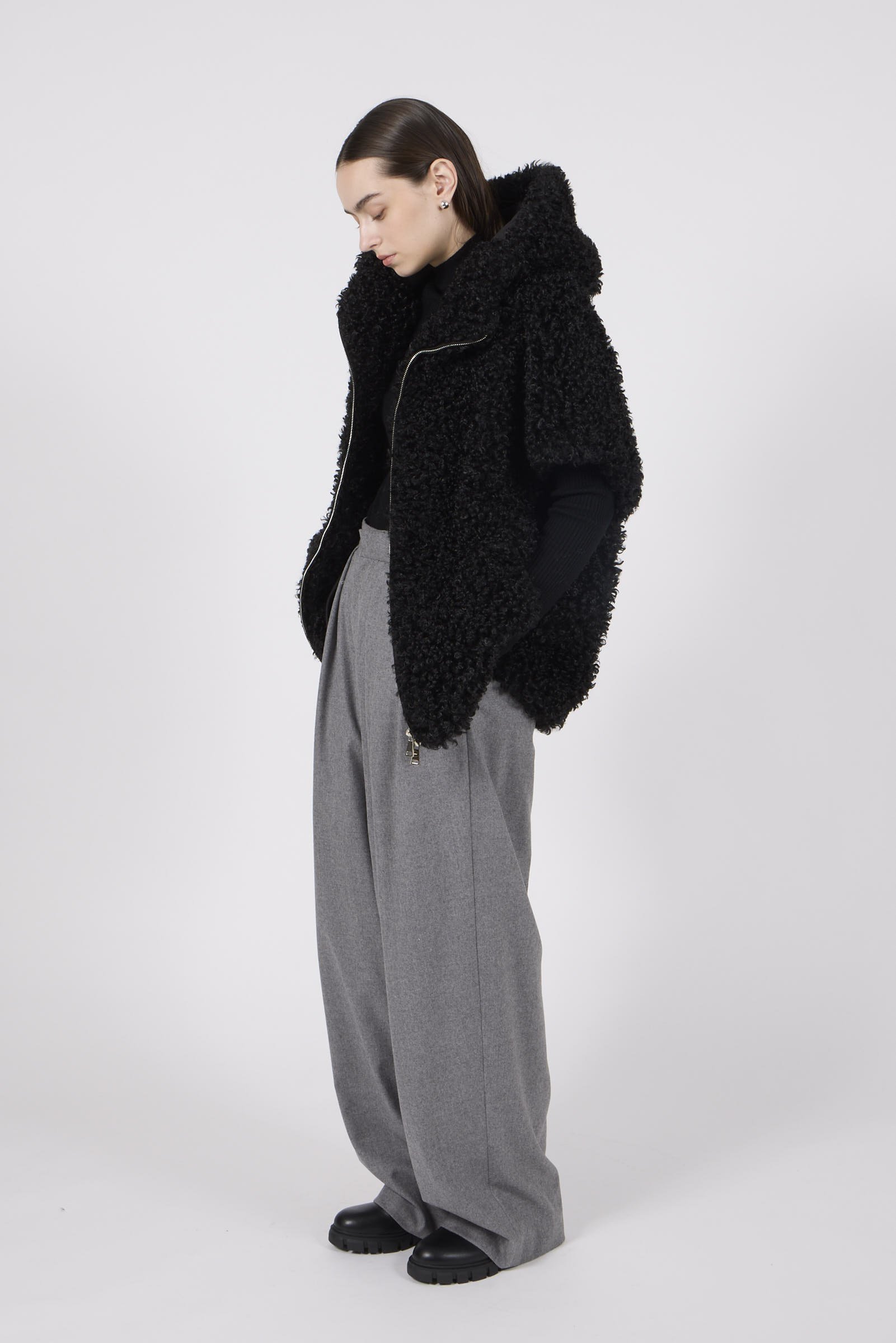 【リナージオ/LIGNAGGIO】の【ELLE SHOP限定】巻き毛フェイク フレンチスリーブ フードジレ 人気、トレンドファッション・服の通販 founy(ファニー) 　ファッション　Fashion　レディースファッション　Fashion for Women　アウター　Coat / Outerwear Collection　レディースジャケット・軽アウター　Jackets　ジャケット　Jacket, Outerwear　スリーブ　Sleeve, Long Sleeve / Short Sleeve　ダウン　Down, Puffer　デニム　Denim, Jeans Material　フェイク　Faux, Fake　フェイクファー　Faux Fur, Imitation Fur　フレンチ　French, French Style　ベスト　Vest, Waistcoat　リュクス　Luxury, Elegant, High-End, Chic　再入荷　Restock / Back in Stock　other-8|ID: prp329100004651009 ipo3291000000034168274