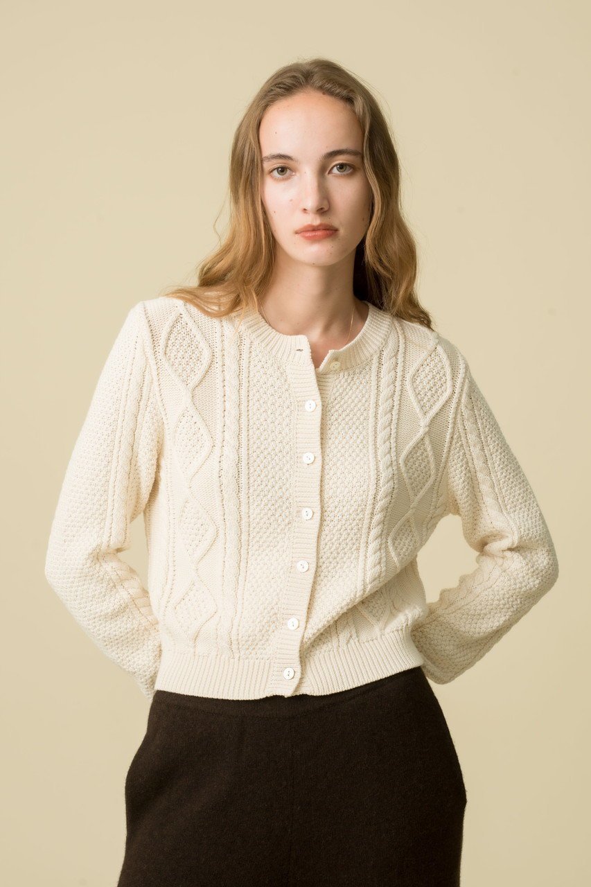 【デミーリー/DEMYLEE】のCOLETTE ソフトコットン ケーブルニットカーディガン 人気、トレンドファッション・服の通販 founy(ファニー) ファッション Fashion レディースファッション Fashion for Women トップス・カットソー Cut & Sew Tops ニット Knit Tops & Sweaters カーディガン・羽織り Layered Style Cardigans インナー Innerwear カーディガン Cardigan, Knitwear クラシカル Classical, Vintage-Inspired 冬 Winter / This Winter 春 Spring 秋 Autumn other-8|ID: prp329100004651012 ipo3291000000035723894