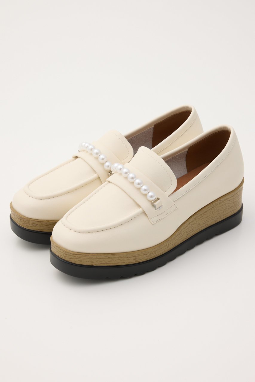 【スタッカート/STACCATO】のパールチェーンプラットフォーム インテリア・キッズ・メンズ・レディースファッション・服の通販 founy(ファニー) 　ファッション　Fashion　レディースファッション　Fashion for Women　ウェッジ　Wedge Heels　ウッド　Wooden Design　エレガント 上品　Elegant　シューズ　Shoes, Footwear　ストーン　Stone, Gem-Like　チェーン　Chain, Chain Strap　パール　Pearl, Pearl Accent　フラット　Flat, Flat Shoes　厚底　Platform Shoes　定番　Standard, Basic Item　ホワイト|ID: prp329100004651042 ipo3291000000033790891