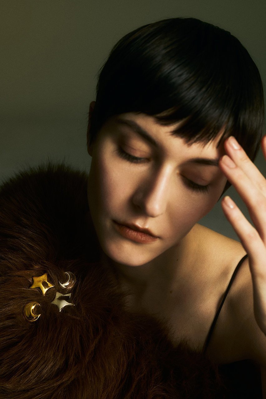 【イリスフォーセブン/IRIS 47】のtsuki ブローチ 人気、トレンドファッション・服の通販 founy(ファニー) 　ファッション　Fashion　レディースファッション　Fashion for Women　ジャケット　Jacket, Outerwear　ストール　Stole, Wrap　ブローチ　Brooch, Pin Brooch　プレーン　Plain, Simple　メタリック　Metallic, Shiny Finish　モチーフ　Motif, Design Theme　再入荷　Restock / Back in Stock　other-5|ID: prp329100004651876 ipo3291000000035862852