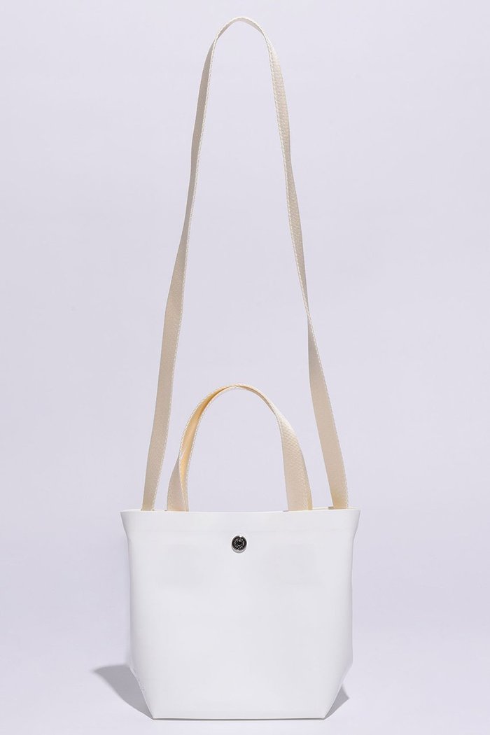 【ジ アートオブキャリング/THE ART OF CARRYING】のPAPER H ショルダーバッグ インテリア・キッズ・メンズ・レディースファッション・服の通販 founy(ファニー) https://founy.com/ ファッション Fashion レディースファッション Fashion for Women バッグ Bags なめらか Smooth, Silky Texture ショルダー Shoulder, Shoulder Strap フォルム Silhouette, Form 軽量 Lightweight, Ultra Light |ID: prp329100004651907 ipo3291000000036039583