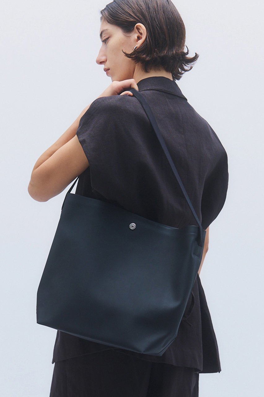 【ジ アートオブキャリング/THE ART OF CARRYING】のPAPER F ショルダーバッグ 人気、トレンドファッション・服の通販 founy(ファニー) 　ファッション　Fashion　レディースファッション　Fashion for Women　バッグ　Bags　なめらか　Smooth, Silky Texture　フォルム　Silhouette, Form　再入荷　Restock / Back in Stock　軽量　Lightweight, Ultra Light　other-5|ID: prp329100004651908 ipo3291000000033906274