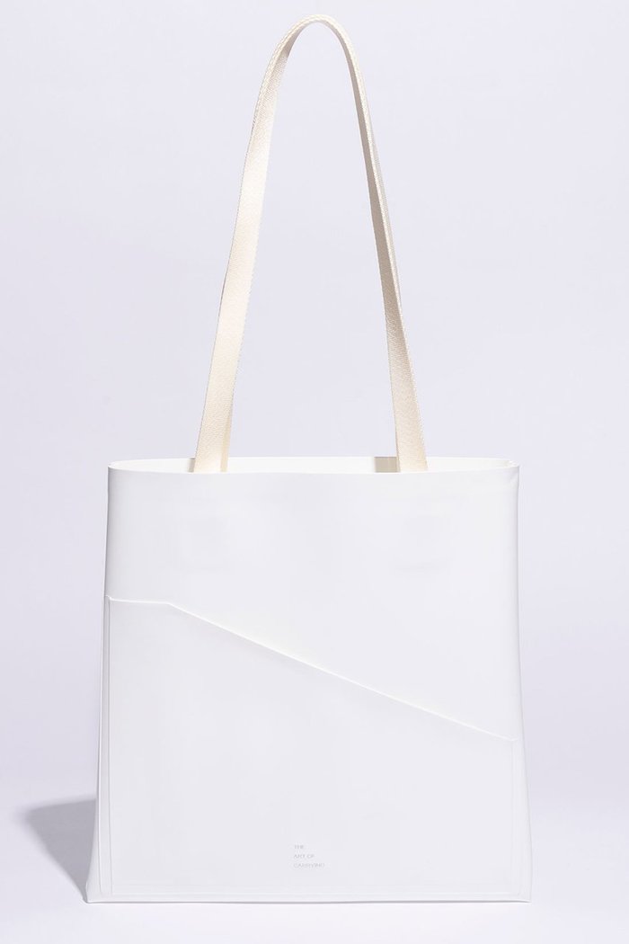 【ジ アートオブキャリング/THE ART OF CARRYING】のPAPER A トートバッグ インテリア・キッズ・メンズ・レディースファッション・服の通販 founy(ファニー) https://founy.com/ ファッション Fashion レディースファッション Fashion for Women バッグ Bags 2025年 2025 2025-2026秋冬・A/W Autumn/Winter 2025–26 AW25–26 なめらか Smooth, Silky Texture カッティング Cutting Detail ショルダー Shoulder, Shoulder Strap フロント Front, Front Design ポケット Pocket, Pocket Detail A/W・秋冬 Autumn/Winter 軽量 Lightweight, Ultra Light |ID: prp329100004651910 ipo3291000000033615041