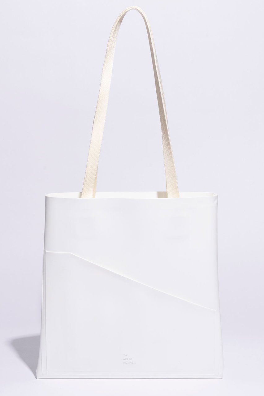 【ジ アートオブキャリング/THE ART OF CARRYING】のPAPER A トートバッグ 人気、トレンドファッション・服の通販 founy(ファニー) 　ファッション　Fashion　レディースファッション　Fashion for Women　バッグ　Bags　2025年　2025　2025-2026秋冬・A/W　Autumn/Winter 2025–26 AW25–26　なめらか　Smooth, Silky Texture　カッティング　Cutting Detail　ショルダー　Shoulder, Shoulder Strap　フロント　Front, Front Design　ポケット　Pocket, Pocket Detail　A/W・秋冬　Autumn/Winter　軽量　Lightweight, Ultra Light　 other-1|ID: prp329100004651910 ipo3291000000033615041