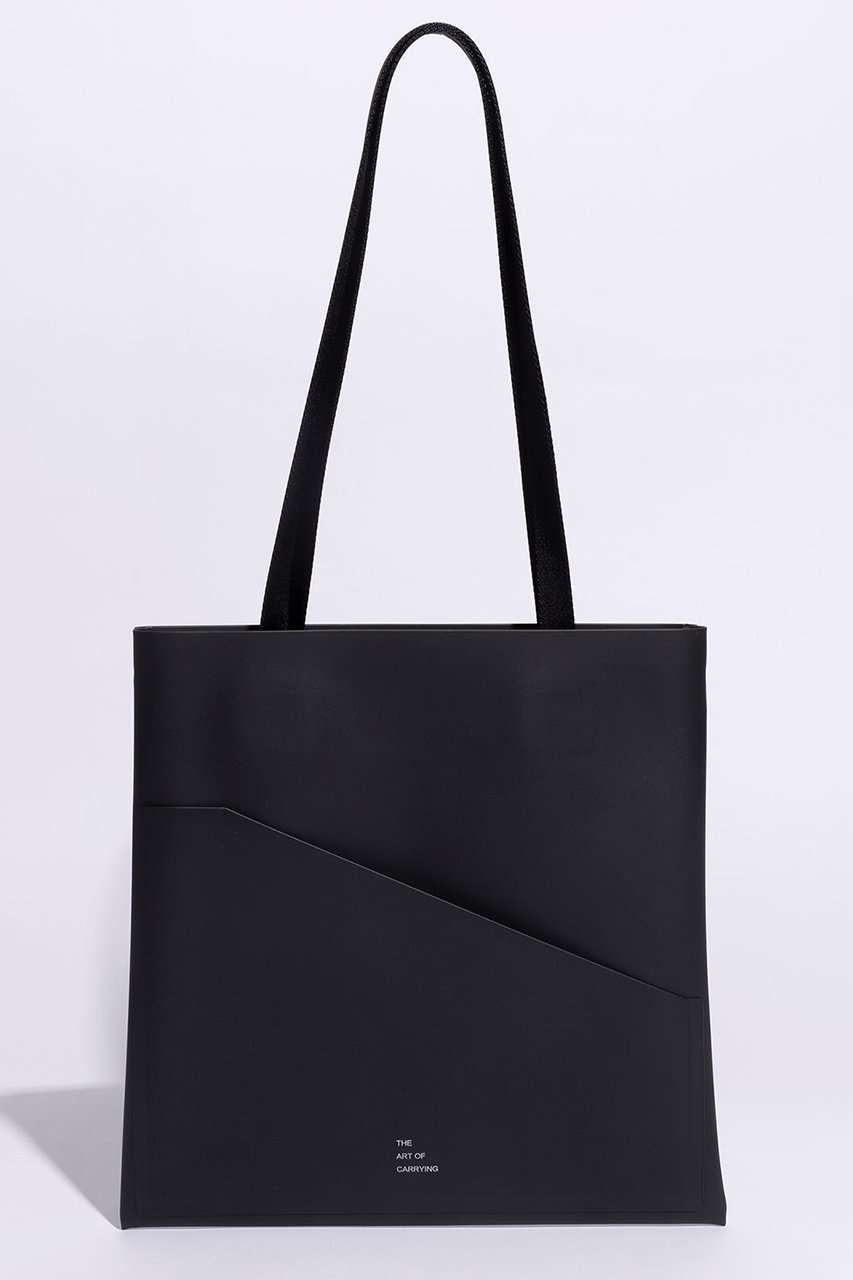 【ジ アートオブキャリング/THE ART OF CARRYING】のPAPER A トートバッグ インテリア・キッズ・メンズ・レディースファッション・服の通販 founy(ファニー) 　ファッション　Fashion　レディースファッション　Fashion for Women　バッグ　Bags　2025年　2025　2025-2026秋冬・A/W　Autumn/Winter 2025–26 AW25–26　なめらか　Smooth, Silky Texture　カッティング　Cutting Detail　ショルダー　Shoulder, Shoulder Strap　フロント　Front, Front Design　ポケット　Pocket, Pocket Detail　A/W・秋冬　Autumn/Winter　軽量　Lightweight, Ultra Light　ブラック|ID: prp329100004651910 ipo3291000000033615043