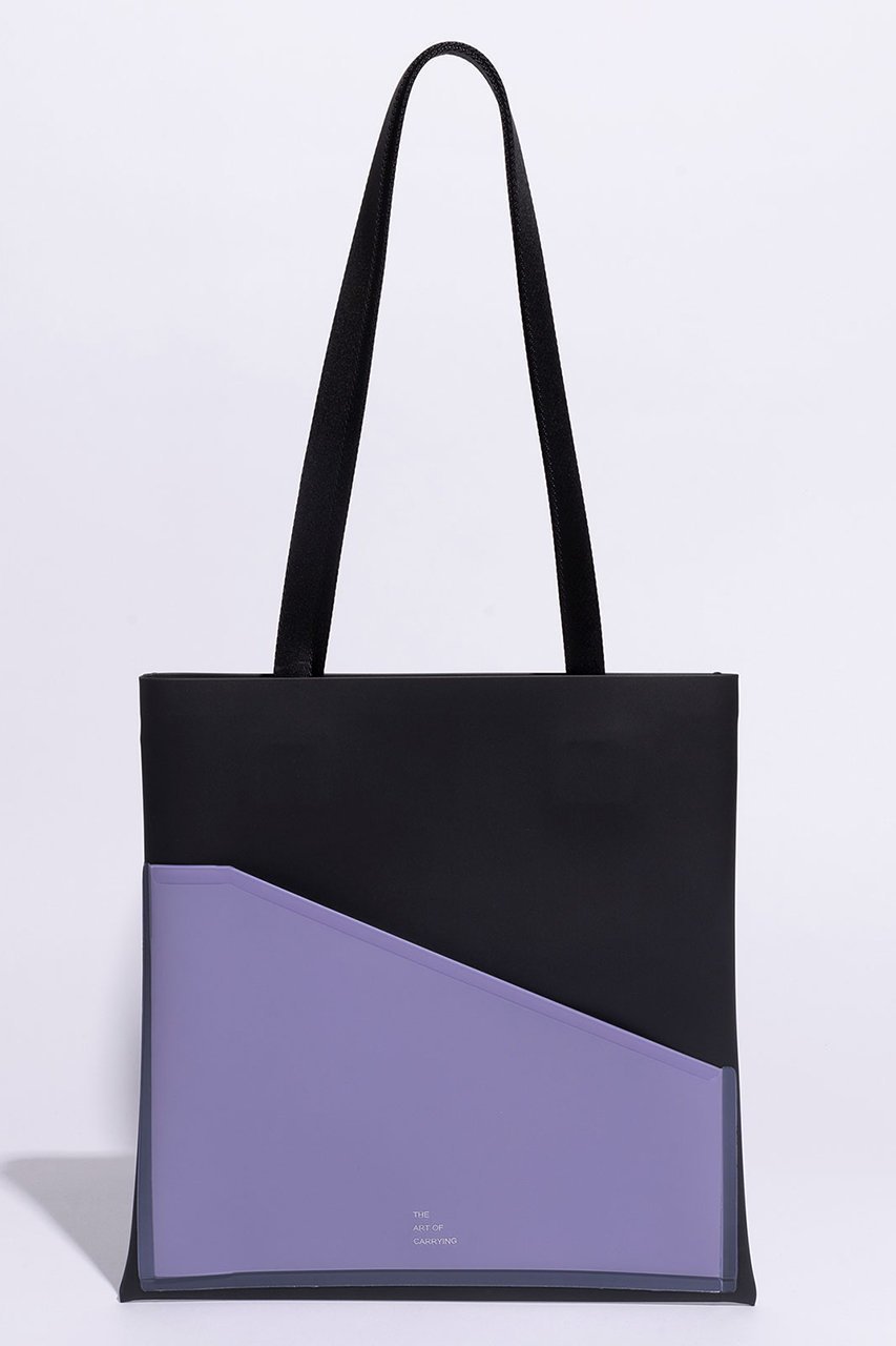 【ジ アートオブキャリング/THE ART OF CARRYING】のPAPER A トートバッグ インテリア・キッズ・メンズ・レディースファッション・服の通販 founy(ファニー) 　ファッション　Fashion　レディースファッション　Fashion for Women　バッグ　Bags　2025年　2025　2025-2026秋冬・A/W　Autumn/Winter 2025–26 AW25–26　なめらか　Smooth, Silky Texture　カッティング　Cutting Detail　ショルダー　Shoulder, Shoulder Strap　フロント　Front, Front Design　ポケット　Pocket, Pocket Detail　A/W・秋冬　Autumn/Winter　軽量　Lightweight, Ultra Light　ブラック×パープル|ID: prp329100004651910 ipo3291000000033615045