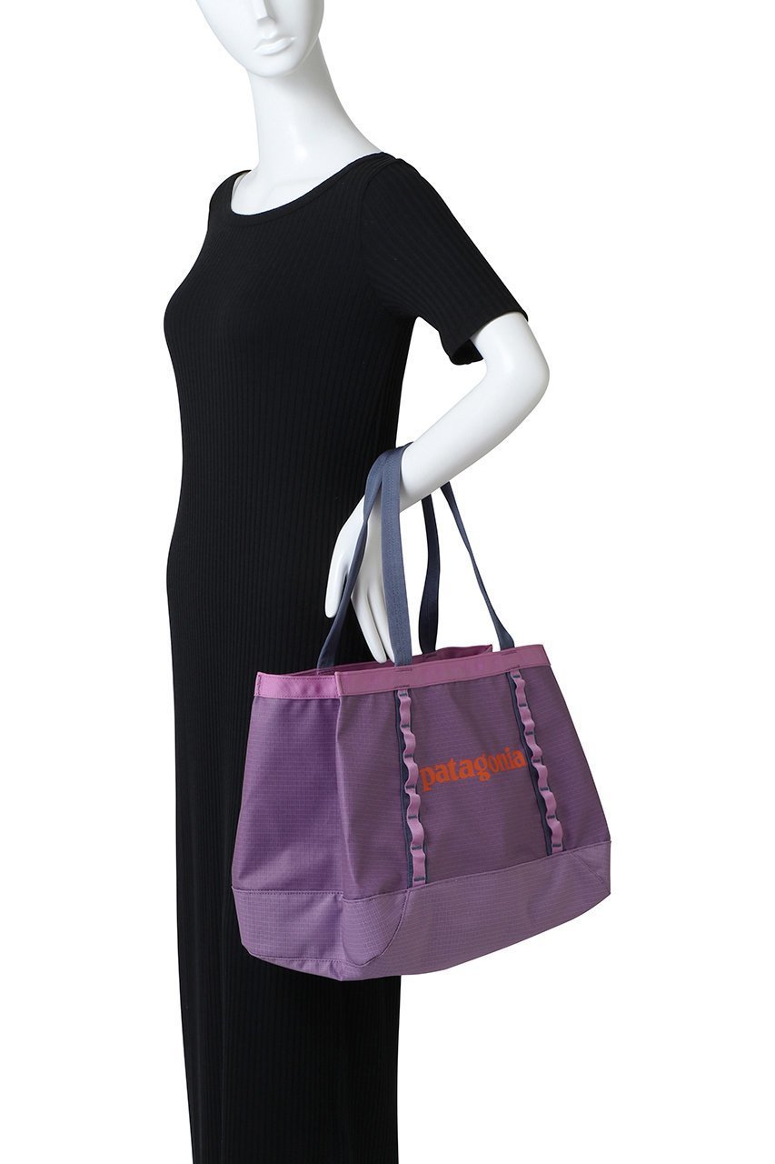 【パタゴニア/Patagonia】の【UNISEX】ブラックホールトート 25L 人気、トレンドファッション・服の通販 founy(ファニー) 　ファッション　Fashion　レディースファッション　Fashion for Women　バッグ　Bags　スポーツウェア　Functional & Stylish Sportswear　スポーツバッグ・ジム用ポーチ・バックパック　Gym Bag / Sports Backpack / Pouch for Training　2025年　2025　2025-2026秋冬・A/W　Autumn/Winter 2025–26 AW25–26　ユニセックス　Unisex, Genderless　アウトドア　Outdoor Clothing　コンパクト　Compact, Small Size　コーティング　Coating, Coated Finish　シンプル　Simple, Minimal　スポーツ　Sports, Activewear　ポケット　Pocket, Pocket Detail　A/W・秋冬　Autumn/Winter　軽量　Lightweight, Ultra Light　other-2|ID: prp329100004651925 ipo3291000000033615147