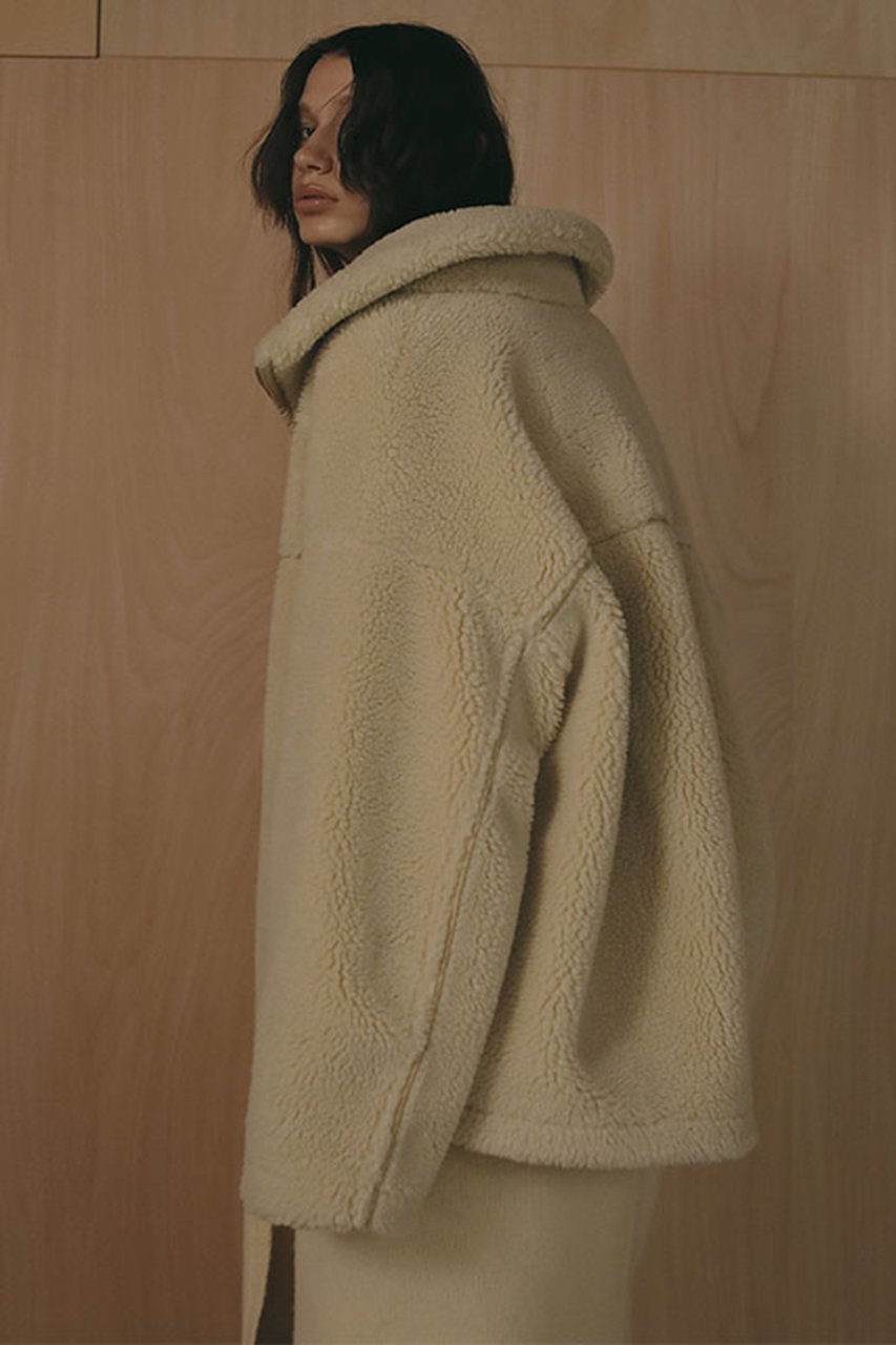 【エトレトウキョウ/ETRE TOKYO】のリバーシブルボアブルゾン 人気、トレンドファッション・服の通販 founy(ファニー) 　ファッション　Fashion　レディースファッション　Fashion for Women　アウター　Coat / Outerwear Collection　レディースジャケット・軽アウター　Jackets　ブルゾンジャケット・スポーティアウター　Blouson Jackets　なめらか　Smooth, Silky Texture　ショルダー　Shoulder, Shoulder Strap　ジャケット　Jacket, Outerwear　スタンド　Stand Collar, Upright Stand　ドロップ　Drop Shoulder, Dropped Style　ブルゾン　Blouson, Bomber Jacket　リバーシブル　Reversible, Two-Sided　A/W・秋冬　Autumn/Winter　other-2|ID: prp329100004651972 ipo3291000000035174834