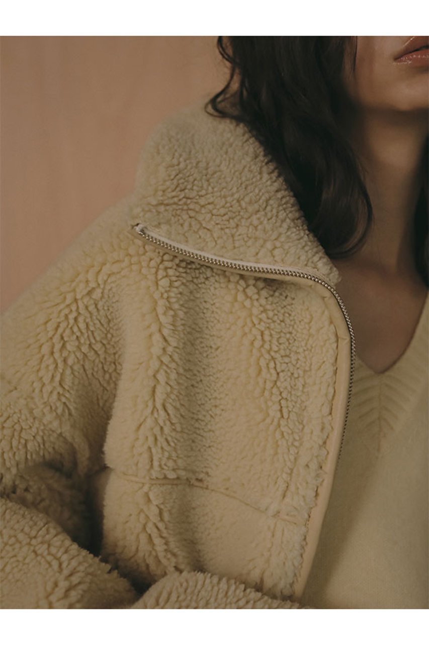 【エトレトウキョウ/ETRE TOKYO】のリバーシブルボアブルゾン 人気、トレンドファッション・服の通販 founy(ファニー) 　ファッション　Fashion　レディースファッション　Fashion for Women　アウター　Coat / Outerwear Collection　レディースジャケット・軽アウター　Jackets　ブルゾンジャケット・スポーティアウター　Blouson Jackets　なめらか　Smooth, Silky Texture　ショルダー　Shoulder, Shoulder Strap　ジャケット　Jacket, Outerwear　スタンド　Stand Collar, Upright Stand　ドロップ　Drop Shoulder, Dropped Style　ブルゾン　Blouson, Bomber Jacket　リバーシブル　Reversible, Two-Sided　A/W・秋冬　Autumn/Winter　other-3|ID: prp329100004651972 ipo3291000000035174835