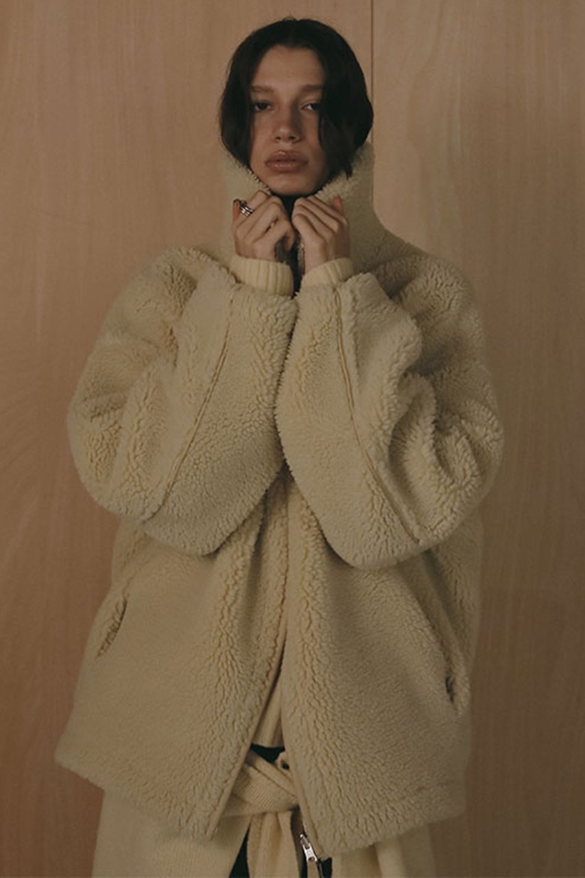 【エトレトウキョウ/ETRE TOKYO】のリバーシブルボアブルゾン 人気、トレンドファッション・服の通販 founy(ファニー) 　ファッション　Fashion　レディースファッション　Fashion for Women　アウター　Coat / Outerwear Collection　レディースジャケット・軽アウター　Jackets　ブルゾンジャケット・スポーティアウター　Blouson Jackets　なめらか　Smooth, Silky Texture　ショルダー　Shoulder, Shoulder Strap　ジャケット　Jacket, Outerwear　スタンド　Stand Collar, Upright Stand　ドロップ　Drop Shoulder, Dropped Style　ブルゾン　Blouson, Bomber Jacket　リバーシブル　Reversible, Two-Sided　A/W・秋冬　Autumn/Winter　other-4|ID: prp329100004651972 ipo3291000000035174836