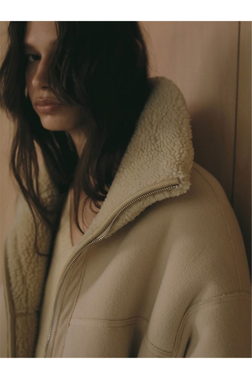 【エトレトウキョウ/ETRE TOKYO】のリバーシブルボアブルゾン 人気、トレンドファッション・服の通販 founy(ファニー) 　ファッション　Fashion　レディースファッション　Fashion for Women　アウター　Coat / Outerwear Collection　レディースジャケット・軽アウター　Jackets　ブルゾンジャケット・スポーティアウター　Blouson Jackets　なめらか　Smooth, Silky Texture　ショルダー　Shoulder, Shoulder Strap　ジャケット　Jacket, Outerwear　スタンド　Stand Collar, Upright Stand　ドロップ　Drop Shoulder, Dropped Style　ブルゾン　Blouson, Bomber Jacket　リバーシブル　Reversible, Two-Sided　A/W・秋冬　Autumn/Winter　other-7|ID: prp329100004651972 ipo3291000000035174839