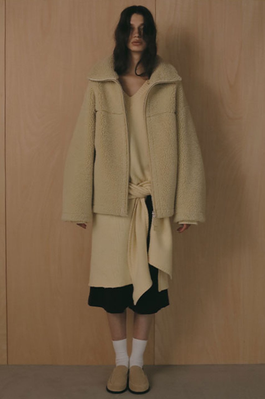 【エトレトウキョウ/ETRE TOKYO】のリバーシブルボアブルゾン 人気、トレンドファッション・服の通販 founy(ファニー) 　ファッション　Fashion　レディースファッション　Fashion for Women　アウター　Coat / Outerwear Collection　レディースジャケット・軽アウター　Jackets　ブルゾンジャケット・スポーティアウター　Blouson Jackets　なめらか　Smooth, Silky Texture　ショルダー　Shoulder, Shoulder Strap　ジャケット　Jacket, Outerwear　スタンド　Stand Collar, Upright Stand　ドロップ　Drop Shoulder, Dropped Style　ブルゾン　Blouson, Bomber Jacket　リバーシブル　Reversible, Two-Sided　A/W・秋冬　Autumn/Winter　other-8|ID: prp329100004651972 ipo3291000000035174840