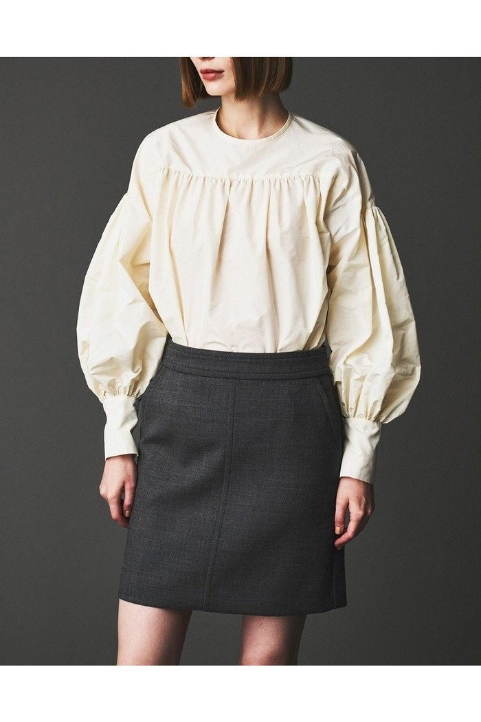 【オブリオ/AUBRIOT】のメモリータフタ ブラウス インテリア・キッズ・メンズ・レディースファッション・服の通販 founy(ファニー) https://founy.com/ ファッション Fashion レディースファッション Fashion for Women トップス・カットソー Cut & Sew Tops シャツ・ブラウス・オフィスカジュアル Elegant Blouses & Button-Ups イタリア Italy ギャザー Gathered, Ruffled シルク Silk, 100% Silk スリーブ Sleeve, Long Sleeve / Short Sleeve タフタ Taffeta, Structured Fabric フェミニン Feminine, Girly フォルム Silhouette, Form ロング Long, Long-Length 新作・新入荷 New Arrivals / New In |ID: prp329100004652055 ipo3291000000033616185