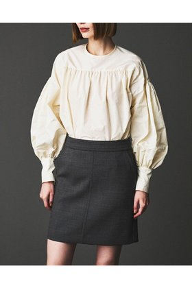 【オブリオ/AUBRIOT】のメモリータフタ ブラウス 人気、トレンドファッション・服の通販 founy(ファニー) ファッション Fashion レディースファッション Fashion for Women トップス・カットソー Cut & Sew Tops シャツ・ブラウス・オフィスカジュアル Elegant Blouses & Button-Ups 2025年 2025 2025-2026秋冬・A/W Autumn/Winter 2025–26 AW25–26 イタリア Italy ギャザー Gathered, Ruffled シルク Silk, 100% Silk スリーブ Sleeve, Long Sleeve / Short Sleeve タフタ Taffeta, Structured Fabric フェミニン Feminine, Girly フォルム Silhouette, Form ロング Long, Long-Length A/W・秋冬 Autumn/Winter |ID:prp329100004652055
