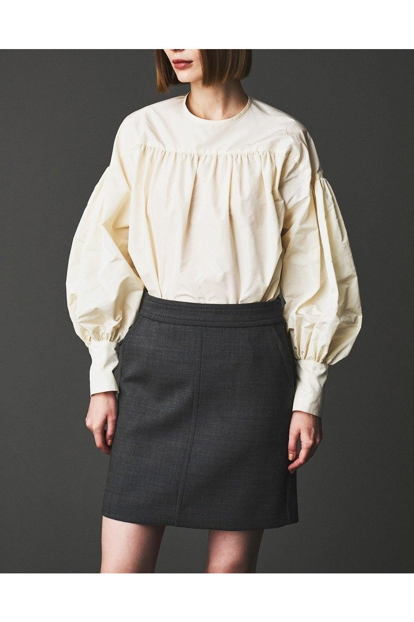 【オブリオ/AUBRIOT】のメモリータフタ ブラウス 人気、トレンドファッション・服の通販 founy(ファニー) 　ファッション　Fashion　レディースファッション　Fashion for Women　トップス・カットソー　Cut & Sew Tops　シャツ・ブラウス・オフィスカジュアル　Elegant Blouses & Button-Ups　2025年　2025　2025-2026秋冬・A/W　Autumn/Winter 2025–26 AW25–26　イタリア　Italy　ギャザー　Gathered, Ruffled　シルク　Silk, 100% Silk　スリーブ　Sleeve, Long Sleeve / Short Sleeve　タフタ　Taffeta, Structured Fabric　フェミニン　Feminine, Girly　フォルム　Silhouette, Form　ロング　Long, Long-Length　A/W・秋冬　Autumn/Winter　 other-1|ID: prp329100004652055 ipo3291000000033616185