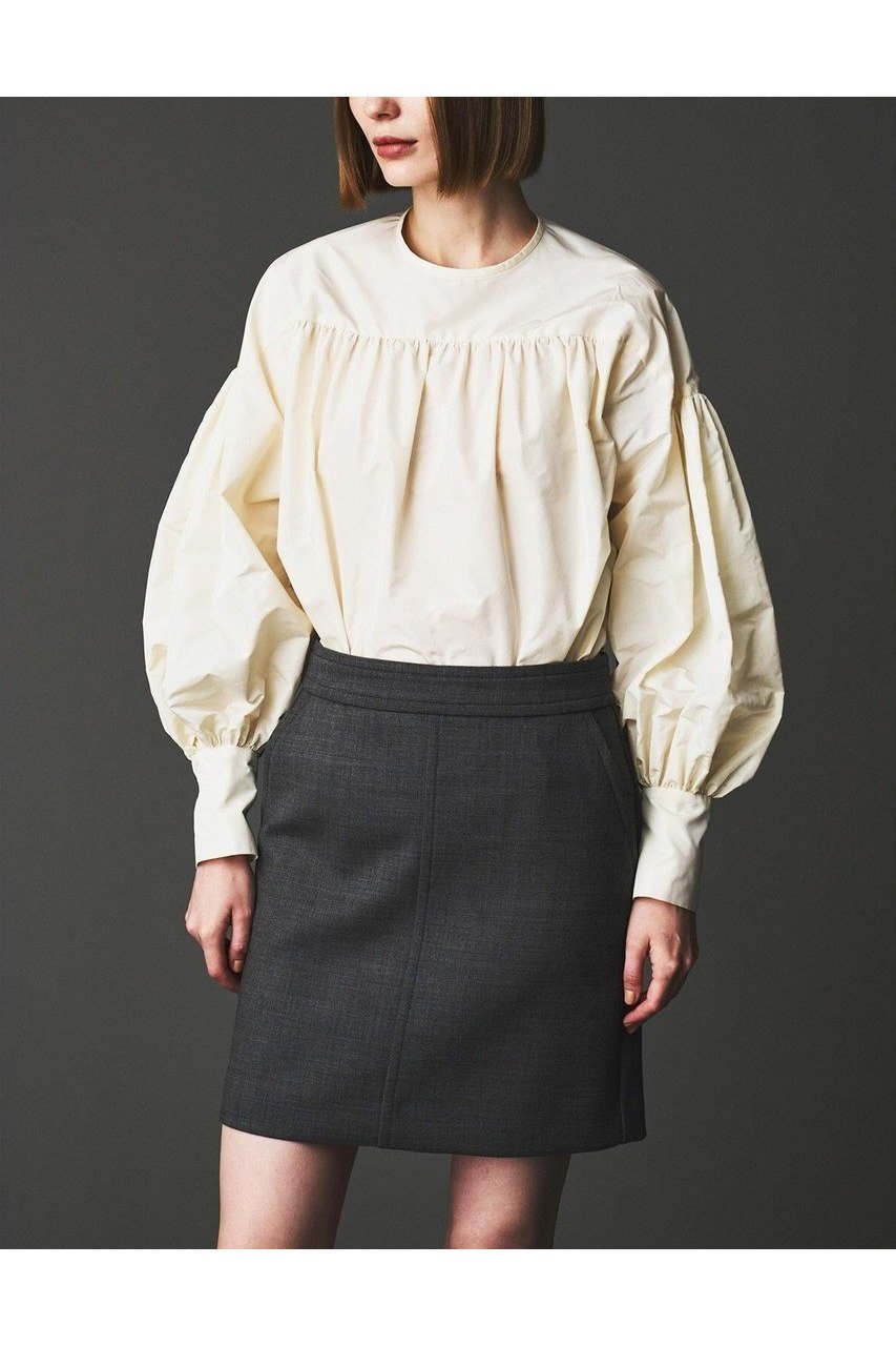 【オブリオ/AUBRIOT】のメモリータフタ ブラウス インテリア・キッズ・メンズ・レディースファッション・服の通販 founy(ファニー) 　ファッション　Fashion　レディースファッション　Fashion for Women　トップス・カットソー　Cut & Sew Tops　シャツ・ブラウス・オフィスカジュアル　Elegant Blouses & Button-Ups　2025年　2025　2025-2026秋冬・A/W　Autumn/Winter 2025–26 AW25–26　イタリア　Italy　ギャザー　Gathered, Ruffled　シルク　Silk, 100% Silk　スリーブ　Sleeve, Long Sleeve / Short Sleeve　タフタ　Taffeta, Structured Fabric　フェミニン　Feminine, Girly　フォルム　Silhouette, Form　ロング　Long, Long-Length　A/W・秋冬　Autumn/Winter　オフホワイト|ID: prp329100004652055 ipo3291000000033616186