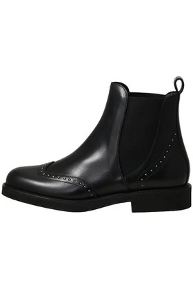 【ルカグロッシ/LucaGrossi】の【ELLE SHOP限定】スタッズショートブーツ 人気、トレンドファッション・服の通販 founy(ファニー) ファッション Fashion レディースファッション Fashion for Women 2025年 2025 2025-2026秋冬・A/W Autumn/Winter 2025–26 AW25–26 ショート Short, Short Length シンプル Simple, Minimal スタッズ Studs, Metal Accents A/W・秋冬 Autumn/Winter |ID:prp329100004653142