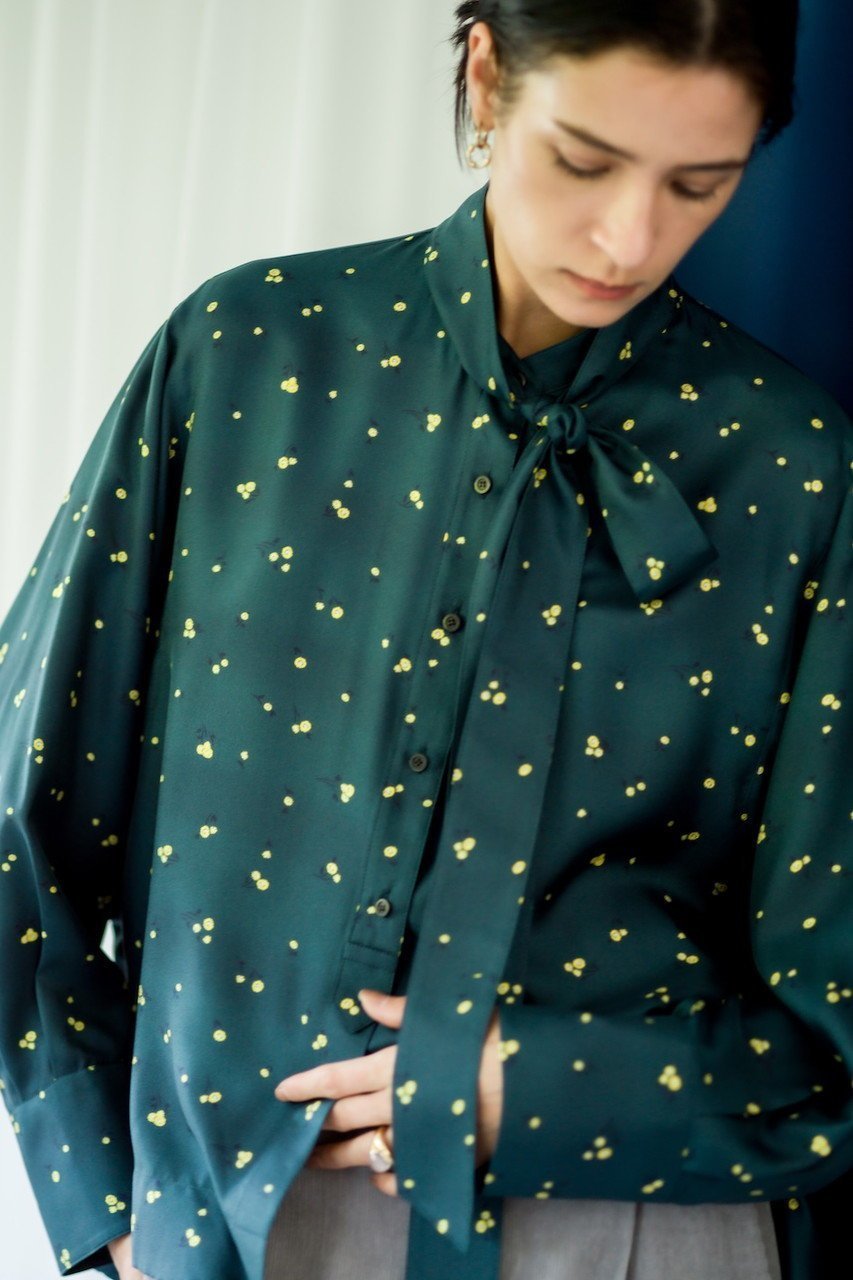 【エブール/ebure】のシルクスモールフラワー ボウタイブラウス 人気、トレンドファッション・服の通販 founy(ファニー) 　ファッション　Fashion　レディースファッション　Fashion for Women　トップス・カットソー　Cut & Sew Tops　シャツ・ブラウス・オフィスカジュアル　Elegant Blouses & Button-Ups　おすすめ　Recommended / Our Picks　インナー　Innerwear　シルク　Silk, 100% Silk　スリーブ　Sleeve, Long Sleeve / Short Sleeve　タートル　Turtleneck, Turtle Collar　モダン　Modern, Contemporary　ロング　Long, Long-Length　エレガント 上品　Elegant　other-7|ID: prp329100004653163 ipo3291000000036214055