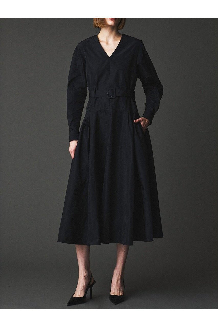 【オブリオ/AUBRIOT】のメモリータフタ ワンピース インテリア・キッズ・メンズ・レディースファッション・服の通販 founy(ファニー) 　ファッション　Fashion　レディースファッション　Fashion for Women　ワンピース　Dresses　チュニック　Tunic Tops & Dresses　2025年　2025　2025-2026秋冬・A/W　Autumn/Winter 2025–26 AW25–26　イタリア　Italy　エレガント 上品　Elegant　クラシカル　Classical, Vintage-Inspired　シルク　Silk, 100% Silk　タフタ　Taffeta, Structured Fabric　チュニック　Tunic, Long Top　ドレス　Dress, One-Piece　フィット　Fit, Slim Fit　フェミニン　Feminine, Girly　フォルム　Silhouette, Form　フレア　Flare, Flared　ロング　Long, Long-Length　A/W・秋冬　Autumn/Winter　ネイビー|ID: prp329100004655039 ipo3291000000033662201