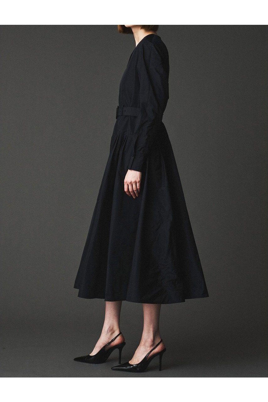 【オブリオ/AUBRIOT】のメモリータフタ ワンピース 人気、トレンドファッション・服の通販 founy(ファニー) 　ファッション　Fashion　レディースファッション　Fashion for Women　ワンピース　Dresses　チュニック　Tunic Tops & Dresses　2025年　2025　2025-2026秋冬・A/W　Autumn/Winter 2025–26 AW25–26　イタリア　Italy　エレガント 上品　Elegant　クラシカル　Classical, Vintage-Inspired　シルク　Silk, 100% Silk　タフタ　Taffeta, Structured Fabric　チュニック　Tunic, Long Top　ドレス　Dress, One-Piece　フィット　Fit, Slim Fit　フェミニン　Feminine, Girly　フォルム　Silhouette, Form　フレア　Flare, Flared　ロング　Long, Long-Length　A/W・秋冬　Autumn/Winter　other-3|ID: prp329100004655039 ipo3291000000033662203