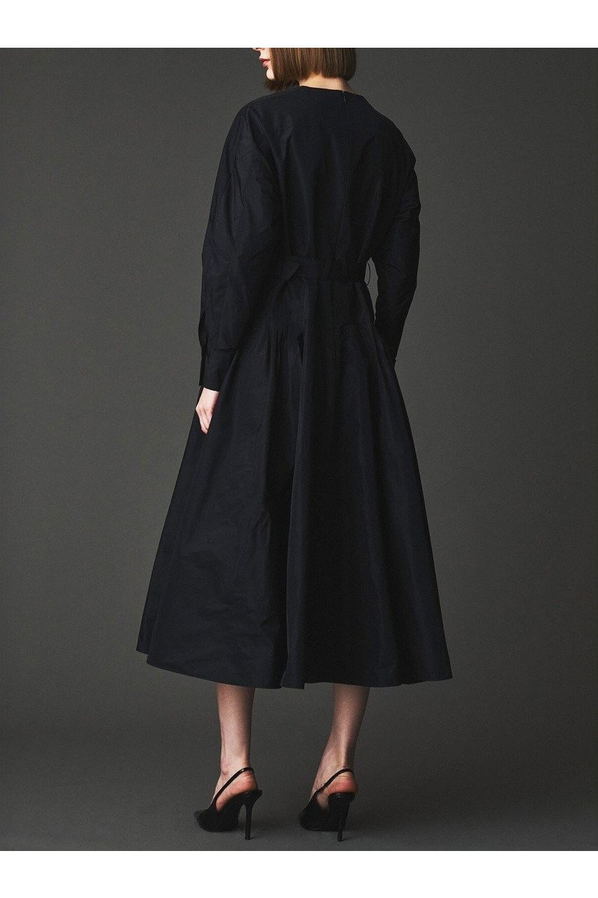 【オブリオ/AUBRIOT】のメモリータフタ ワンピース 人気、トレンドファッション・服の通販 founy(ファニー) 　ファッション　Fashion　レディースファッション　Fashion for Women　ワンピース　Dresses　チュニック　Tunic Tops & Dresses　2025年　2025　2025-2026秋冬・A/W　Autumn/Winter 2025–26 AW25–26　イタリア　Italy　エレガント 上品　Elegant　クラシカル　Classical, Vintage-Inspired　シルク　Silk, 100% Silk　タフタ　Taffeta, Structured Fabric　チュニック　Tunic, Long Top　ドレス　Dress, One-Piece　フィット　Fit, Slim Fit　フェミニン　Feminine, Girly　フォルム　Silhouette, Form　フレア　Flare, Flared　ロング　Long, Long-Length　A/W・秋冬　Autumn/Winter　other-4|ID: prp329100004655039 ipo3291000000033662204