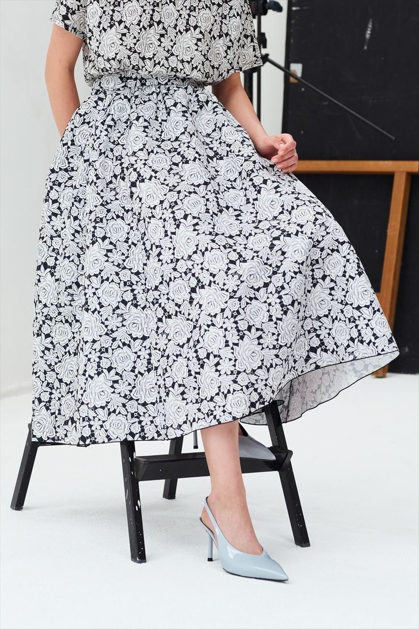 【アミカ/AMICA】のヴィンテージレーススカート 人気、トレンドファッション・服の通販 founy(ファニー) ファッション Fashion レディースファッション Fashion for Women アウター Coat / Outerwear Collection スカート Skirts エレガント 上品 Elegant ギャザー Gathered, Ruffled コレクション Collection, Seasonal Line シンプル Simple, Minimal プリント Print, Printed Pattern モノトーン Monotone, Black and White レース Lace, Lace Fabric 定番 Standard, Basic Item other-8|ID: prp329100004656666 ipo3291000000036565117