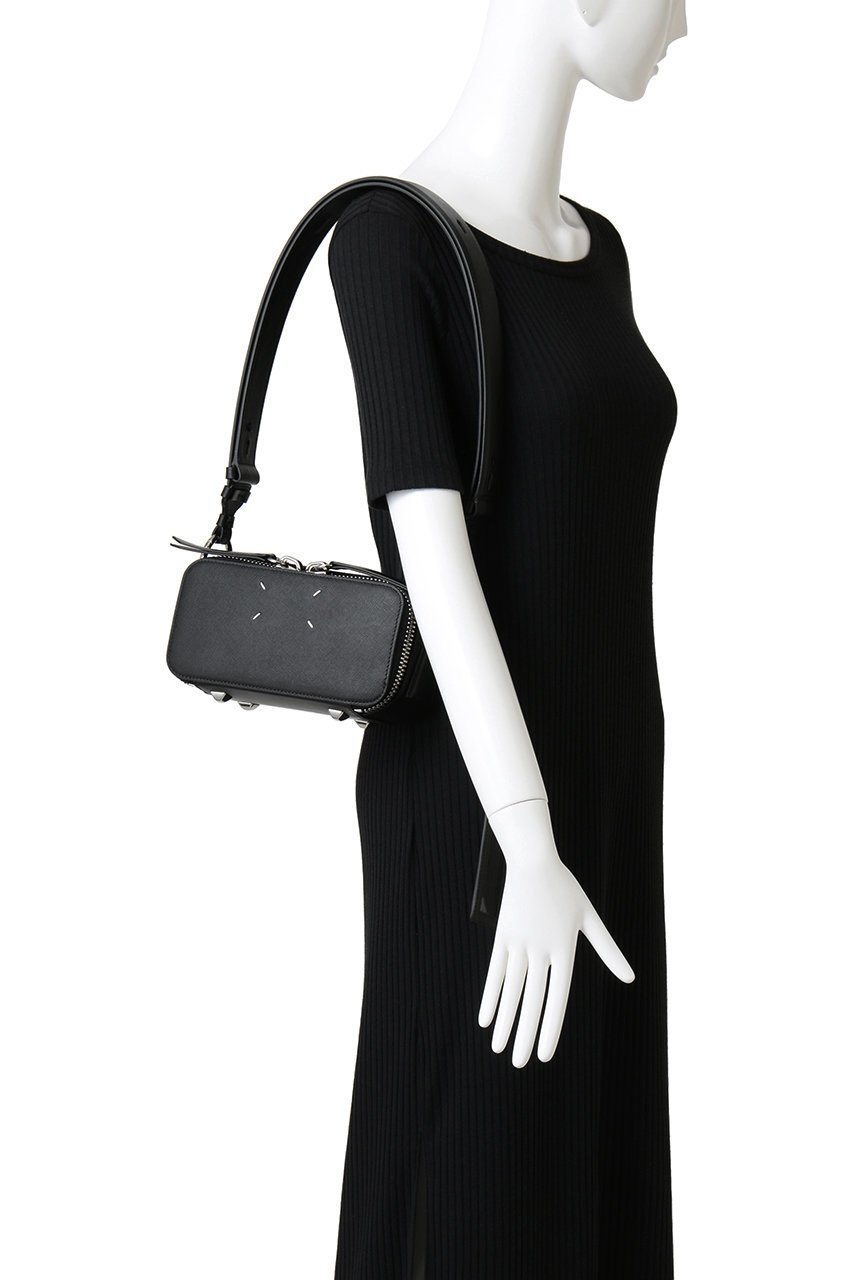 【メゾン マルジェラ/MAISON MARGIELA】の【UNISEX】DOLL スモールカメラバッグ 人気、トレンドファッション・服の通販 founy(ファニー) 　ファッション　Fashion　レディースファッション　Fashion for Women　バッグ　Bags　ユニセックス　Unisex, Genderless　クラッチ　Clutch, Clutch Bag　コンパクト　Compact, Small Size　スマート　Smart, Elegant　フォルム　Silhouette, Form　財布　Wallet, Purse　other-2|ID: prp329100004658488 ipo3291000000035863110