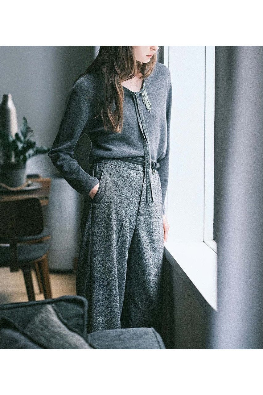 【アナイ/ANAYI】のステップビジューVネックカーディガン 人気、トレンドファッション・服の通販 founy(ファニー) 　ファッション　Fashion　レディースファッション　Fashion for Women　トップス・カットソー　Cut & Sew Tops　ニット　Knit Tops & Sweaters　カーディガン・羽織り　Layered Style Cardigans　Vネックトップス　V-Neck Tops / V-Cut Neckline Shirts　おすすめ　Recommended / Our Picks　カーディガン　Cardigan, Knitwear　ビジュー　Bijou, Jewel-like Accent　リボン　Ribbon, Bow　エレガント 上品　Elegant　新作・新入荷　New Arrivals / New In　秋　Autumn　other-8|ID: prp329100004658523 ipo3291000000033715678