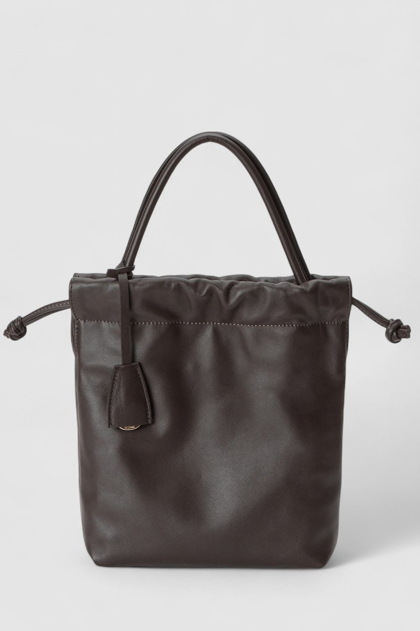 【アナイ/ANAYI】のドローストリング2WAYショルダーバッグ 人気、トレンドファッション・服の通販 founy(ファニー) 　ファッション　Fashion　レディースファッション　Fashion for Women　バッグ　Bags　ギャザー　Gathered, Ruffled　チェーン　Chain, Chain Strap　チャーム　Charm, Pendant　ドローストリング　Drawstring, Pull Cord　ポケット　Pocket, Pocket Detail　マグネット　Magnet, Magnetic Closure　エレガント 上品　Elegant　新作・新入荷　New Arrivals / New In　other-3|ID: prp329100004658535 ipo3291000000033715780