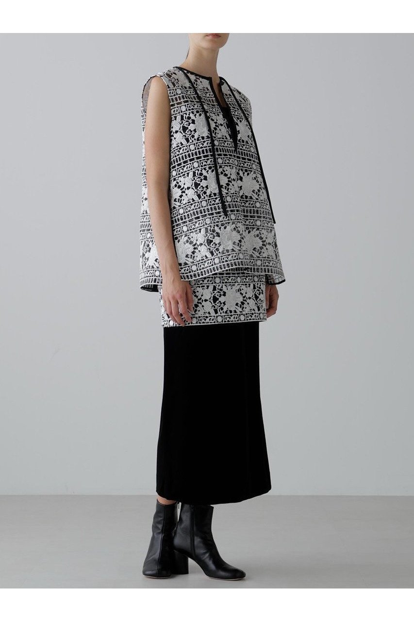 【アドーア/ADORE】のリュクスオーナメントレースブラウス 人気、トレンドファッション・服の通販 founy(ファニー) 　ファッション　Fashion　レディースファッション　Fashion for Women　トップス・カットソー　Cut & Sew Tops　キャミソール&ノースリーブ　Camisoles & Sleeveless Tops　シャツ・ブラウス・オフィスカジュアル　Elegant Blouses & Button-Ups　おすすめ　Recommended / Our Picks　シアー　Sheer, See-Through　セットアップ　Set-Up, Coordinated Outfit　タートル　Turtleneck, Turtle Collar　ノースリーブ　Sleeveless, No-Sleeve　エレガント 上品　Elegant　再入荷　Restock / Back in Stock　A/W・秋冬　Autumn/Winter　other-2|ID: prp329100004660135 ipo3291000000033725231