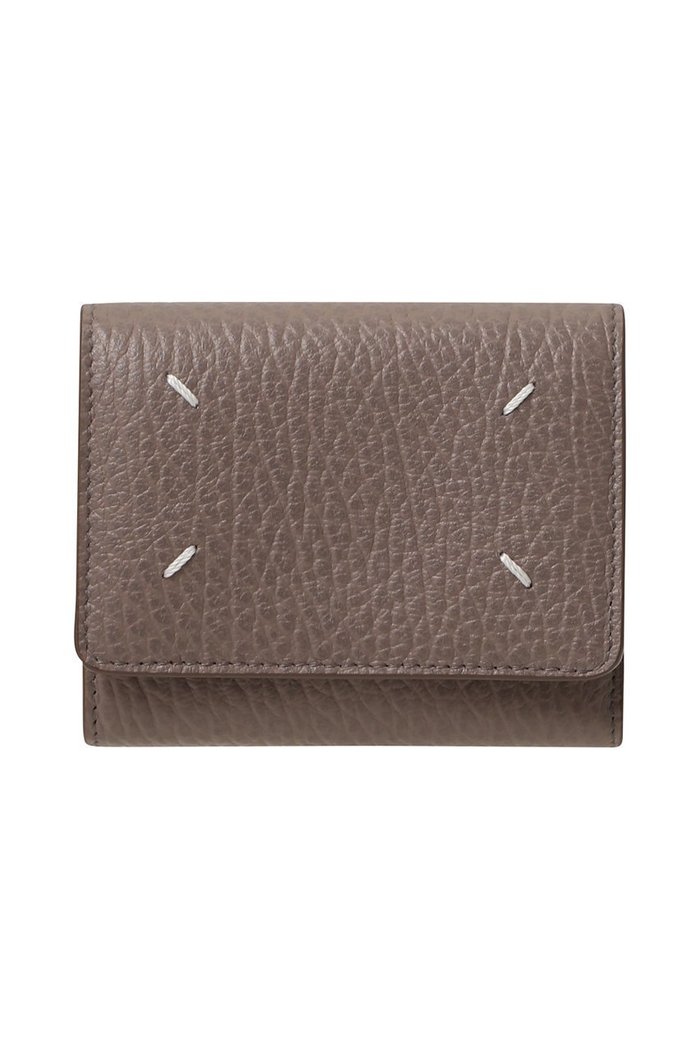 【メゾン マルジェラ/MAISON MARGIELA】の【UNISEX】4ステッチ 三つ折りジップウォレット インテリア・キッズ・メンズ・レディースファッション・服の通販 founy(ファニー) https://founy.com/ ファッション Fashion レディースファッション Fashion for Women ミニ財布・二つ折り財布 Wallets & Card Cases ユニセックス Unisex, Genderless なめらか Smooth, Silky Texture ウォレット Wallet コンパクト Compact, Small Size シンプル Simple, Minimal ビジネス 仕事 通勤 Business / Work / Commuting 財布 Wallet, Purse |ID: prp329100004664788 ipo3291000000035970304