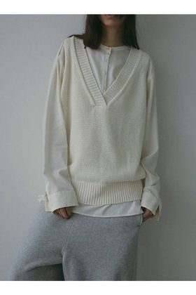 【エトレトウキョウ/ETRE TOKYO】のVネックスリーブレスニットプルオーバー 人気、トレンドファッション・服の通販 founy(ファニー) ファッション Fashion レディースファッション Fashion for Women トップス・カットソー Cut & Sew Tops ニット Knit Tops & Sweaters カジュアルプルオーバー・ニットトップス Pullovers & Knit Tops / Casual Pullovers Vネックトップス V-Neck Tops / V-Cut Neckline Shirts カットソー Cut and Sewn Top ノースリーブ Sleeveless, No-Sleeve バランス Balance, Style Balance リラックス Relax, Relaxed Fit 新作・新入荷 New Arrivals / New In |ID:prp329100004669594