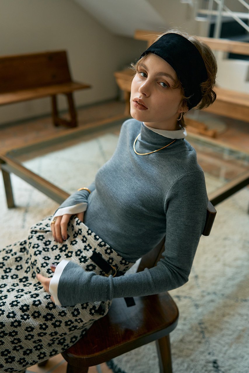 【デザイン ワークス/DESIGN WORKS】のウールバイカラーハイネックニット インテリア・キッズ・メンズ・レディースファッション・服の通販 founy(ファニー) 　ファッション　Fashion　レディースファッション　Fashion for Women　トップス・カットソー　Cut & Sew Tops　ニット　Knit Tops & Sweaters　カジュアルプルオーバー・ニットトップス　Pullovers & Knit Tops / Casual Pullovers　おすすめ　Recommended / Our Picks　なめらか　Smooth, Silky Texture　インナー　Innerwear　エレガント 上品　Elegant　カフス　Cuff Design　コンパクト　Compact, Small Size　ジャケット　Jacket, Outerwear　フィット　Fit, Slim Fit　フレア　Flare, Flared　グレー|ID: prp329100004669608 ipo3291000000036885453