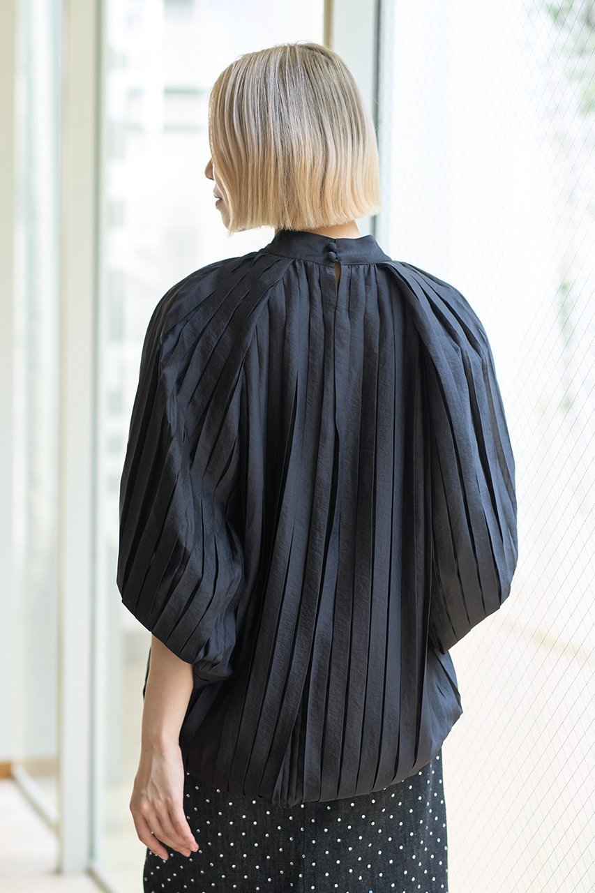 【デザイン ワークス/DESIGN WORKS】のプリーツ加工ボリュームブラウス 人気、トレンドファッション・服の通販 founy(ファニー) 　ファッション　Fashion　レディースファッション　Fashion for Women　トップス・カットソー　Cut & Sew Tops　シャツ・ブラウス・オフィスカジュアル　Elegant Blouses & Button-Ups　おすすめ　Recommended / Our Picks　エアリー　Airy Texture　キュプラ　Cupro, Eco Fabric　スラックス　Slacks, Dress Pants　スリーブ　Sleeve, Long Sleeve / Short Sleeve　ダウン　Down, Puffer　デニム　Denim, Jeans Material　プリーツ　Pleats, Pleated　リュクス　Luxury, Elegant, High-End, Chic　ロング　Long, Long-Length　新作・新入荷　New Arrivals / New In　other-2|ID: prp329100004669610 ipo3291000000033762423