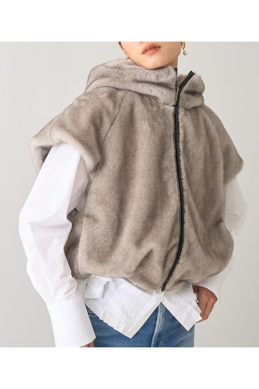 【デザイン ワークス/DESIGN WORKS】のリッチフェイクファーフードジレ インテリア・キッズ・メンズ・レディースファッション・服の通販 founy(ファニー) 　ファッション　Fashion　レディースファッション　Fashion for Women　アウター　Coat / Outerwear Collection　トップス・カットソー　Cut & Sew Tops　シャツ・ブラウス・オフィスカジュアル　Elegant Blouses & Button-Ups　レディースパーカー・カジュアルフーディー　Casual Hoodies & Sweatshirts　ロングTシャツ・Tシャツ　Longline T-Shirts & Tees　ベスト&ジレ / 重ね着スタイル　Vests & Gilets　スウェット・クルーネックトップス　Sweatshirts & Crewnecks / Relaxed Fit Sweat Tops　カットソー・ベーシックTシャツ　Cut-and-Sewn Tops / Stretch Tees & Basics　おすすめ　Recommended / Our Picks　デニム　Denim, Jeans Material　フェイクファー　Faux Fur, Imitation Fur　フォルム　Silhouette, Form　ブラウジング　Blouson Silhouette, Cinched Waist　ワイド　Wide, Wide Fit　新作・新入荷　New Arrivals / New In　A/W・秋冬　Autumn/Winter　グレージュ|ID: prp329100004669611 ipo3291000000033762429