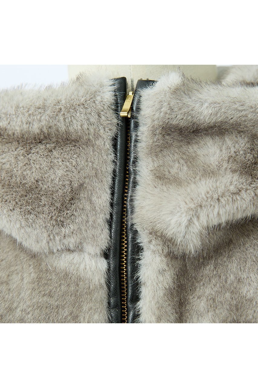 【デザイン ワークス/DESIGN WORKS】のリッチフェイクファーフードジレ 人気、トレンドファッション・服の通販 founy(ファニー) 　ファッション　Fashion　レディースファッション　Fashion for Women　アウター　Coat / Outerwear Collection　トップス・カットソー　Cut & Sew Tops　シャツ・ブラウス・オフィスカジュアル　Elegant Blouses & Button-Ups　レディースパーカー・カジュアルフーディー　Casual Hoodies & Sweatshirts　ロングTシャツ・Tシャツ　Longline T-Shirts & Tees　ベスト&ジレ / 重ね着スタイル　Vests & Gilets　スウェット・クルーネックトップス　Sweatshirts & Crewnecks / Relaxed Fit Sweat Tops　カットソー・ベーシックTシャツ　Cut-and-Sewn Tops / Stretch Tees & Basics　おすすめ　Recommended / Our Picks　デニム　Denim, Jeans Material　フェイクファー　Faux Fur, Imitation Fur　フォルム　Silhouette, Form　ブラウジング　Blouson Silhouette, Cinched Waist　ワイド　Wide, Wide Fit　新作・新入荷　New Arrivals / New In　A/W・秋冬　Autumn/Winter　other-5|ID: prp329100004669611 ipo3291000000033762433