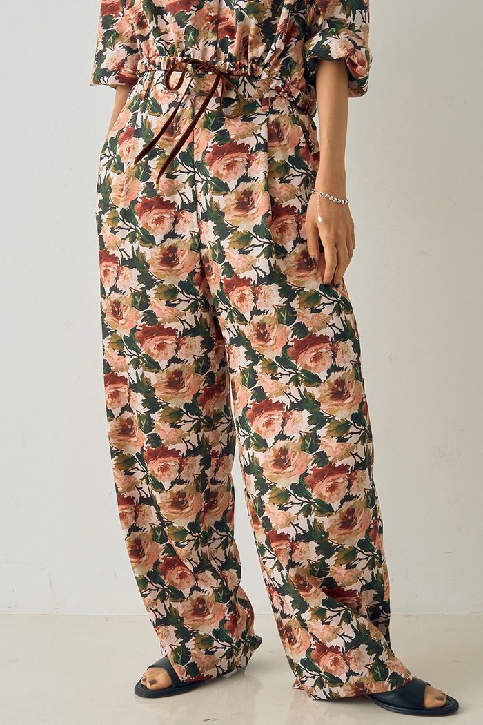 【デザイン ワークス/DESIGN WORKS】の【セットアップ対応】【BEAUVET】フラワープリントワイドパンツ インテリア・キッズ・メンズ・レディースファッション・服の通販 founy(ファニー) https://founy.com/ ファッション Fashion レディースファッション Fashion for Women セットアップ Matching Sets レディースパンツ・ボトムス Pants & Trousers / Bottoms パンツ Pants & Trousers おすすめ Recommended / Our Picks ショート Short, Short Length シンプル Simple, Minimal スーツ Suit, Formalwear セットアップ Set-Up, Coordinated Outfit ドレープ Drape, Draping Fabric フラワー Flower, Floral プリント Print, Printed Pattern リネン Linen, Linen Fabric リラックス Relax, Relaxed Fit ワイド Wide, Wide Fit エレガント 上品 Elegant |ID: prp329100004669617 ipo3291000000035863715