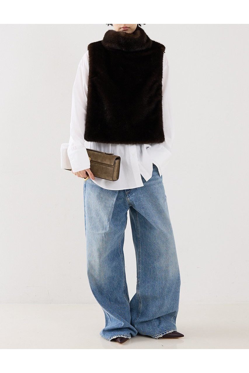 【ザ ストア バイ シー/THE STORE by C】の【COCUCA】フェイクファーベスト 人気、トレンドファッション・服の通販 founy(ファニー) 　ファッション　Fashion　レディースファッション　Fashion for Women　アウター　Coat / Outerwear Collection　レディースジャケット・軽アウター　Jackets　2025年　2025　2025-2026秋冬・A/W　Autumn/Winter 2025–26 AW25–26　なめらか　Smooth, Silky Texture　サテン　Satin, Glossy Fabric　ジャケット　Jacket, Outerwear　ストール　Stole, Wrap　タートルネック　Turtleneck, High Neck　フランス　France, French　ベスト　Vest, Waistcoat　ラグジュアリー　Luxury, Elegant　冬　Winter / This Winter　A/W・秋冬　Autumn/Winter　other-4|ID: prp329100004669729 ipo3291000000033763347
