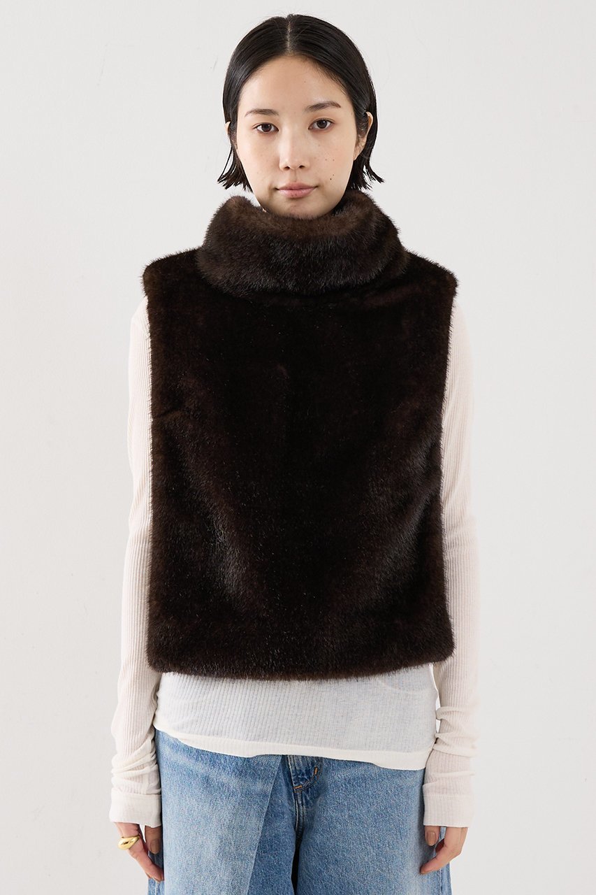 【ザ ストア バイ シー/THE STORE by C】の【COCUCA】フェイクファーベスト 人気、トレンドファッション・服の通販 founy(ファニー) 　ファッション　Fashion　レディースファッション　Fashion for Women　アウター　Coat / Outerwear Collection　レディースジャケット・軽アウター　Jackets　なめらか　Smooth, Silky Texture　サテン　Satin, Glossy Fabric　ジャケット　Jacket, Outerwear　ストール　Stole, Wrap　タートルネック　Turtleneck, High Neck　フランス　France, French　ベスト　Vest, Waistcoat　ラグジュアリー　Luxury, Elegant　冬　Winter / This Winter　other-7|ID: prp329100004669729 ipo3291000000036109053