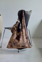 【ガリャルダガランテ/GALLARDAGALANTE】のベロアノットショルダー 人気、トレンドファッション・服の通販 founy(ファニー) ファッション Fashion レディースファッション Fashion for Women トップス・カットソー Cut & Sew Tops ベロアトップス Velour Tops / Velvet-Look Items バッグ Bags ベロア Velour, Soft Velvet エレガント 上品 Elegant 新作・新入荷 New Arrivals / New In A/W・秋冬 Autumn/Winter thumbnail ブラック|ID: prp329100004687916 ipo3291000000033852556