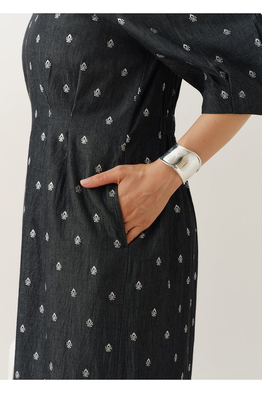 【ヌキテパ/NE QUITTEZ PAS】のDENIM FOIL PRINTハーフ スリーブ ドレス 人気、トレンドファッション・服の通販 founy(ファニー) 　ファッション　Fashion　レディースファッション　Fashion for Women　ワンピース　Dresses　フォーマル・パーティードレス・結婚式用ドレス　Elegant & Casual Dresses　チュニック　Tunic Tops & Dresses　シャンブレー　Chambray, Denim-Like Fabric　シルバー　Silver, Metallic Silver　スリーブ　Sleeve, Long Sleeve / Short Sleeve　チュニック　Tunic, Long Top　デコルテ　Décolleté, Neckline　デニム　Denim, Jeans Material　ドレス　Dress, One-Piece　ハーフ　Half, Half-Length　プリント　Print, Printed Pattern　ロング　Long, Long-Length　エレガント 上品　Elegant　other-7|ID: prp329100004689287 ipo3291000000035358091