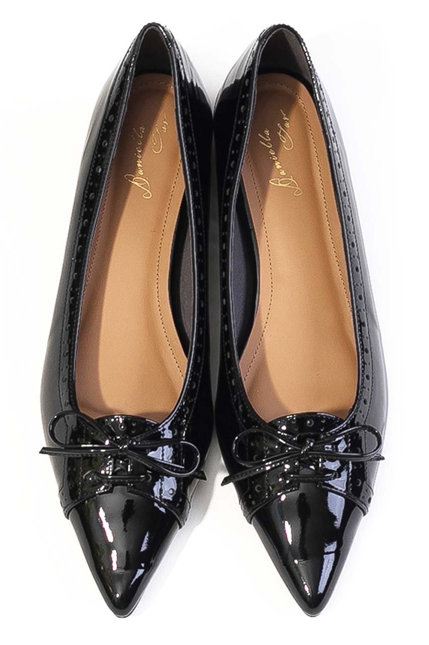 【ダニエラ アンド ジェマ/Daniella & GEMMA】のパンチングポインテッドパンプス インテリア・キッズ・メンズ・レディースファッション・服の通販 founy(ファニー) 　ファッション　Fashion　レディースファッション　Fashion for Women　エナメル　Patent Leather　クッション　Cushion, Throw Pillow　シンプル　Simple, Minimal　タイツ　Tights, Legwear　トレンド　Trend, Trending Now　フェミニン　Feminine, Girly　ブラックエナメル|ID: prp329100004689320 ipo3291000000035402765