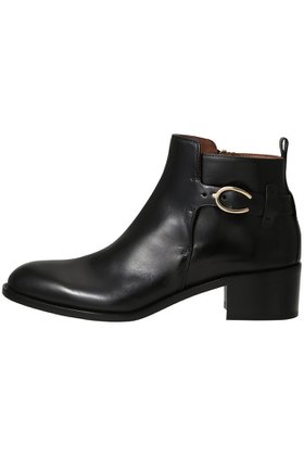 【エスメラルダ/Esmeralda】 【SARTORE】ベルトショートブーツ人気、トレンドファッション・服の通販 founy(ファニー) ファッション Fashion レディースファッション Fashion for Women ベルト&ウエストマーク Belts & Waist Accessories ショート Short, Short Length トレンド Trend, Trending Now ロング Long, Long-Length エレガント 上品 Elegant 新作・新入荷 New Arrivals / New In |ID:prp329100004689433
