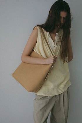 【エトレトウキョウ/ETRE TOKYO】 ブラスリングバックルレザーバッグ人気、トレンドファッション・服の通販 founy(ファニー) ファッション Fashion レディースファッション Fashion for Women バッグ Bags なめらか Smooth, Silky Texture ショルダー Shoulder, Shoulder Strap シンプル Simple, Minimal ボンディング Bonding, Bonded Fabric 新作・新入荷 New Arrivals / New In |ID:prp329100004689434
