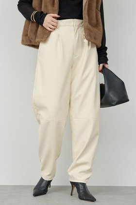【ガリャルダガランテ/GALLARDAGALANTE】 フェイクレザーカーブパンツ人気、トレンドファッション・服の通販 founy(ファニー) ファッション Fashion レディースファッション Fashion for Women パンツ Pants & Trousers フェイクレザー Faux Leather, PU Leather ベーシック Basic, Essential 新作・新入荷 New Arrivals / New In A/W・秋冬 Autumn/Winter |ID:prp329100004691479