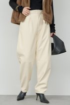 【ガリャルダガランテ/GALLARDAGALANTE】のフェイクレザーカーブパンツ 人気、トレンドファッション・服の通販 founy(ファニー) ファッション Fashion レディースファッション Fashion for Women パンツ Pants & Trousers フェイクレザー Faux Leather, PU Leather ベーシック Basic, Essential 新作・新入荷 New Arrivals / New In A/W・秋冬 Autumn/Winter thumbnail オフホワイト|ID: prp329100004691479 ipo3291000000033878503