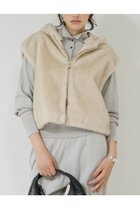 【ガリャルダガランテ/GALLARDAGALANTE】のフーディーベスト 人気、トレンドファッション・服の通販 founy(ファニー) ファッション Fashion レディースファッション Fashion for Women アウター Coat / Outerwear Collection レディースジャケット・軽アウター Jackets なめらか Smooth, Silky Texture クロップド Cropped, Short Length ジャケット Jacket, Outerwear デニム Denim, Jeans Material バランス Balance, Style Balance フェイクファー Faux Fur, Imitation Fur ベスト Vest, Waistcoat 新作・新入荷 New Arrivals / New In thumbnail オフホワイト|ID: prp329100004691481 ipo3291000000033878523