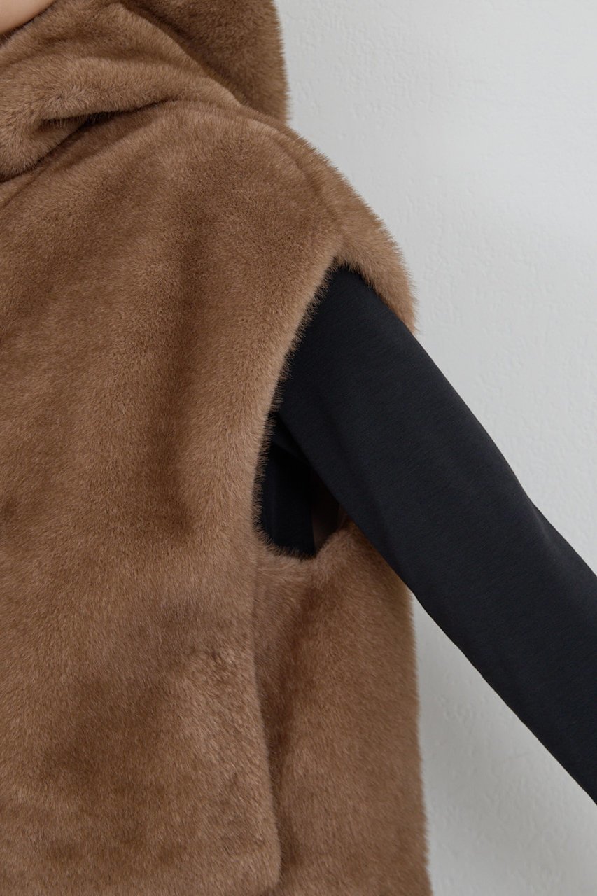 【ガリャルダガランテ/GALLARDAGALANTE】のフーディーベスト 人気、トレンドファッション・服の通販 founy(ファニー) 　ファッション　Fashion　レディースファッション　Fashion for Women　アウター　Coat / Outerwear Collection　レディースジャケット・軽アウター　Jackets　なめらか　Smooth, Silky Texture　クロップド　Cropped, Short Length　ジャケット　Jacket, Outerwear　デニム　Denim, Jeans Material　バランス　Balance, Style Balance　フェイクファー　Faux Fur, Imitation Fur　ベスト　Vest, Waistcoat　新作・新入荷　New Arrivals / New In　other-8|ID: prp329100004691481 ipo3291000000033878531